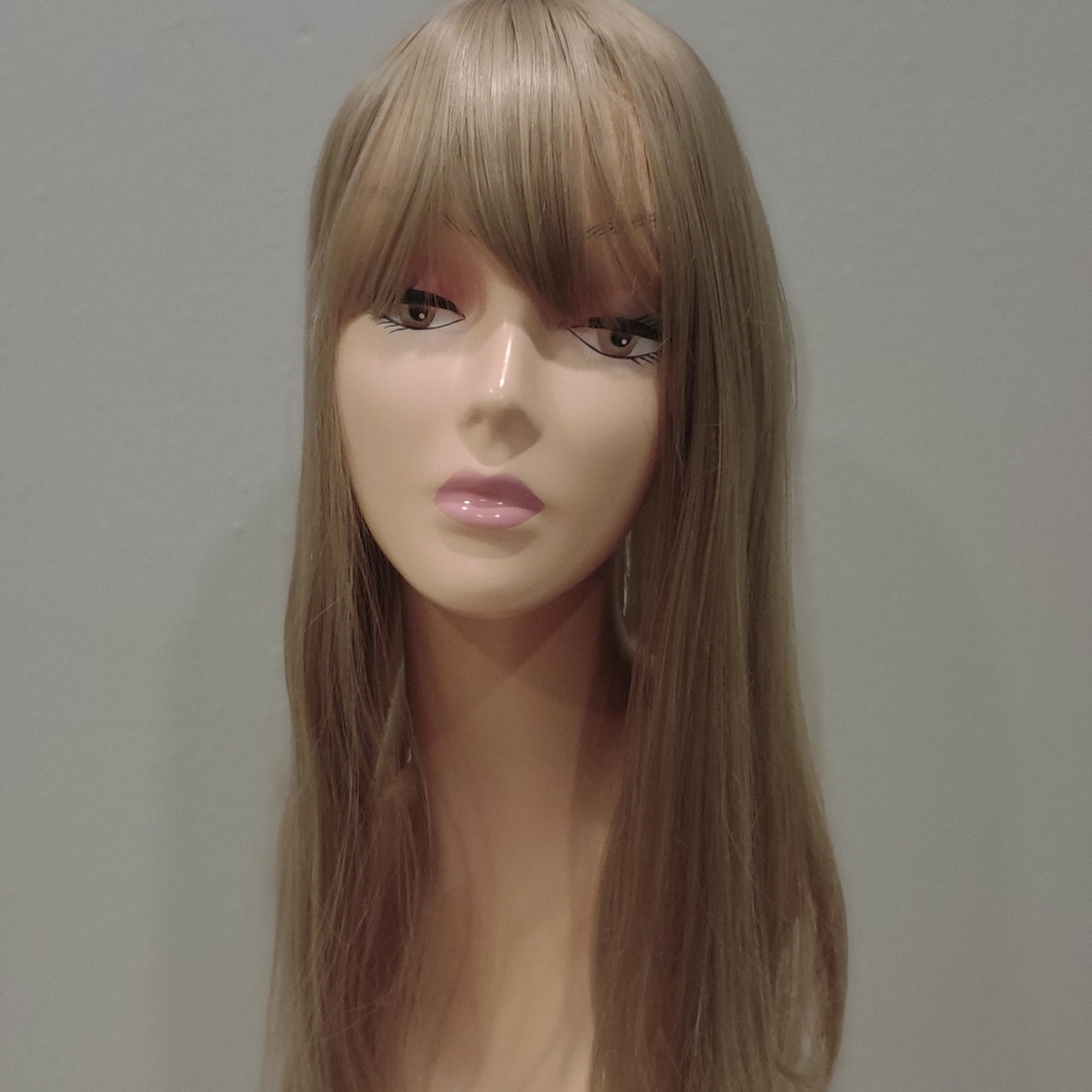 Women's topper with bangs